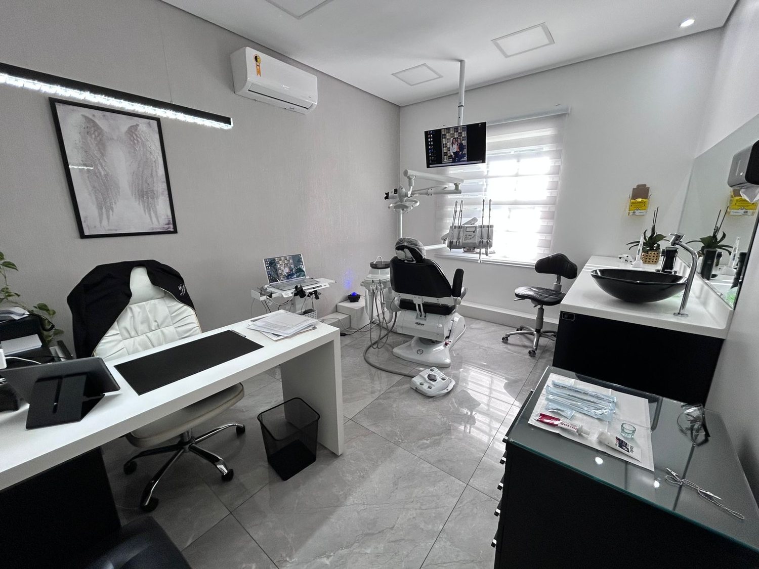 Consultório equipado da Dra. Isabel Anjos